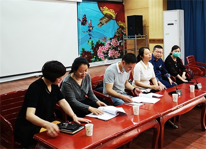 泸州市总工会副主席邵怡一行来我公司走访慰问困难职工