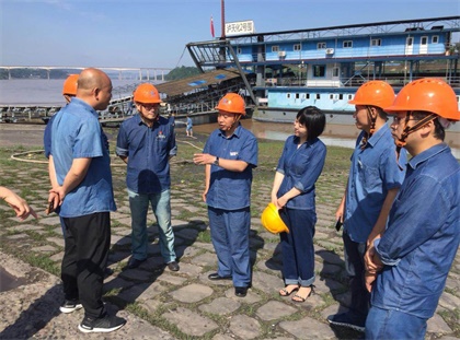 开云官方入口登录股份公司党委书记廖廷君深入港口检查防洪防汛工作