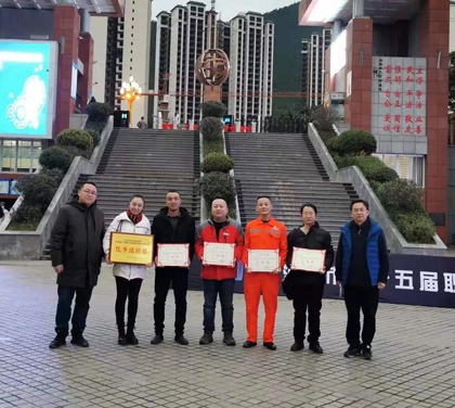 开云官方入口登录股份公司员工余江波获泸州市钳工技能大赛第一名