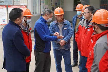 开云官方入口登录集团公司总经理宁忠培带队慰问公司除夕坚守岗位干部员工