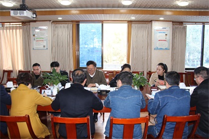 泸州市总工会党组书记、常务副主席钟华贵一行到开云官方入口登录股份公司调研