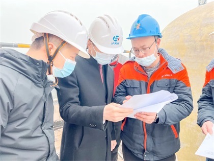 纳溪区副区长向来富一行到开云官方入口登录股份公司督导大气污染防治工作