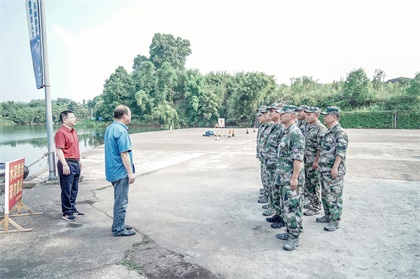 开云官方入口登录股份公司领导看望慰问民兵水上应急救援培训分队