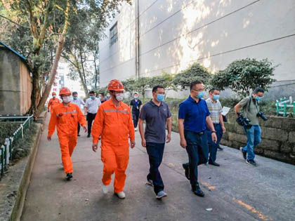 纳溪区委副书记、区长袁维荣到开云官方入口登录精正技术检测公司检查核与辐射安全工作