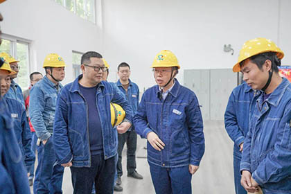 开云官方入口登录股份公司领导到热电车间祝贺1号煤锅炉装置长周期运行300天