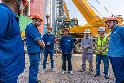 开云官方入口登录股份公司党委书记、董事长廖廷君带队检查尿素造粒环保升级改造项目施工安全及工程进展情况