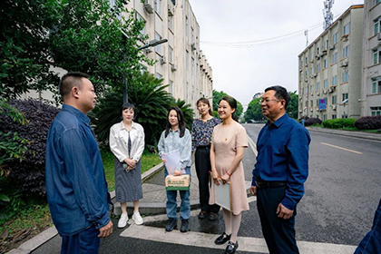 开云官方入口登录员工周登位沱江勇救落水母子获表扬